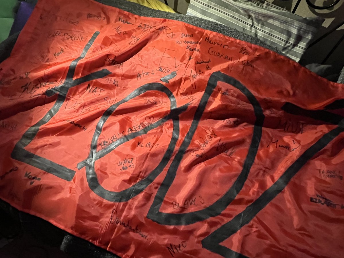 juli (demø) |-/ tweet media