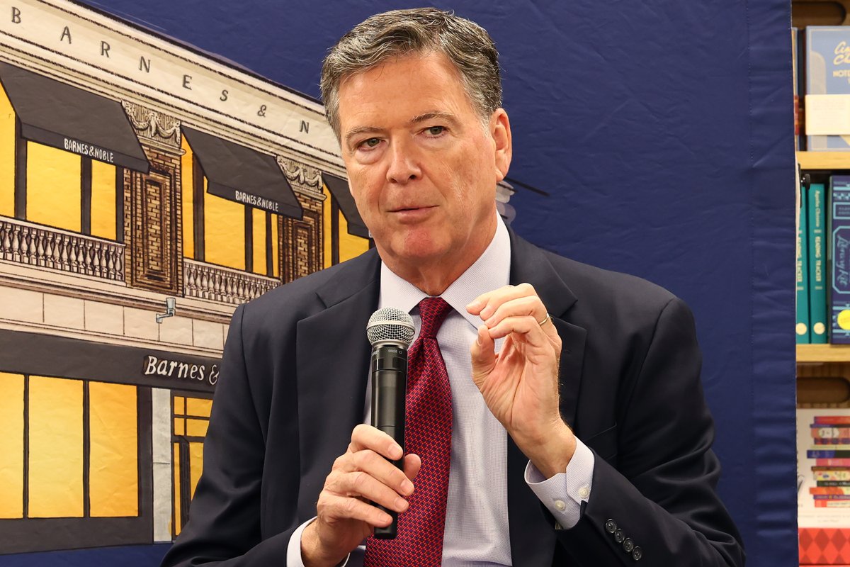 Queen_City_News's tweet image. #BREAKING | A federal grand jury in #NorthCarolina has indicted former FBI Director James Comey over a controversial Instagram post

What we know &amp;gt;&amp;gt; qcnews.com/news/u-s/north…