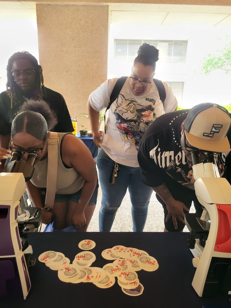UTSAmmi's tweet photo. huge thanks to everyone who attended Roadrunner Preview and helped in making it a huge success! It was great seeing our future runners there! 🧡💙
@utsa
#utsammi #beascientist https://t.co/DACdtQthzh
