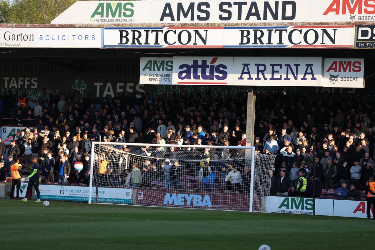 CJPhillips1982's tweet photo. Big support for Southend United here https://t.co/1X4H0aK2pA