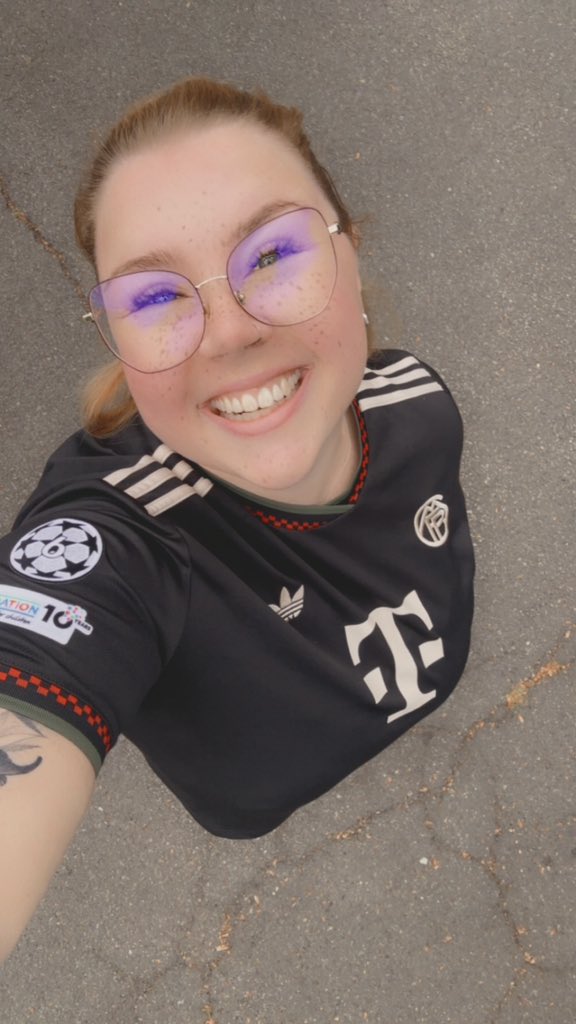 Bayern Red Ladies tweet media