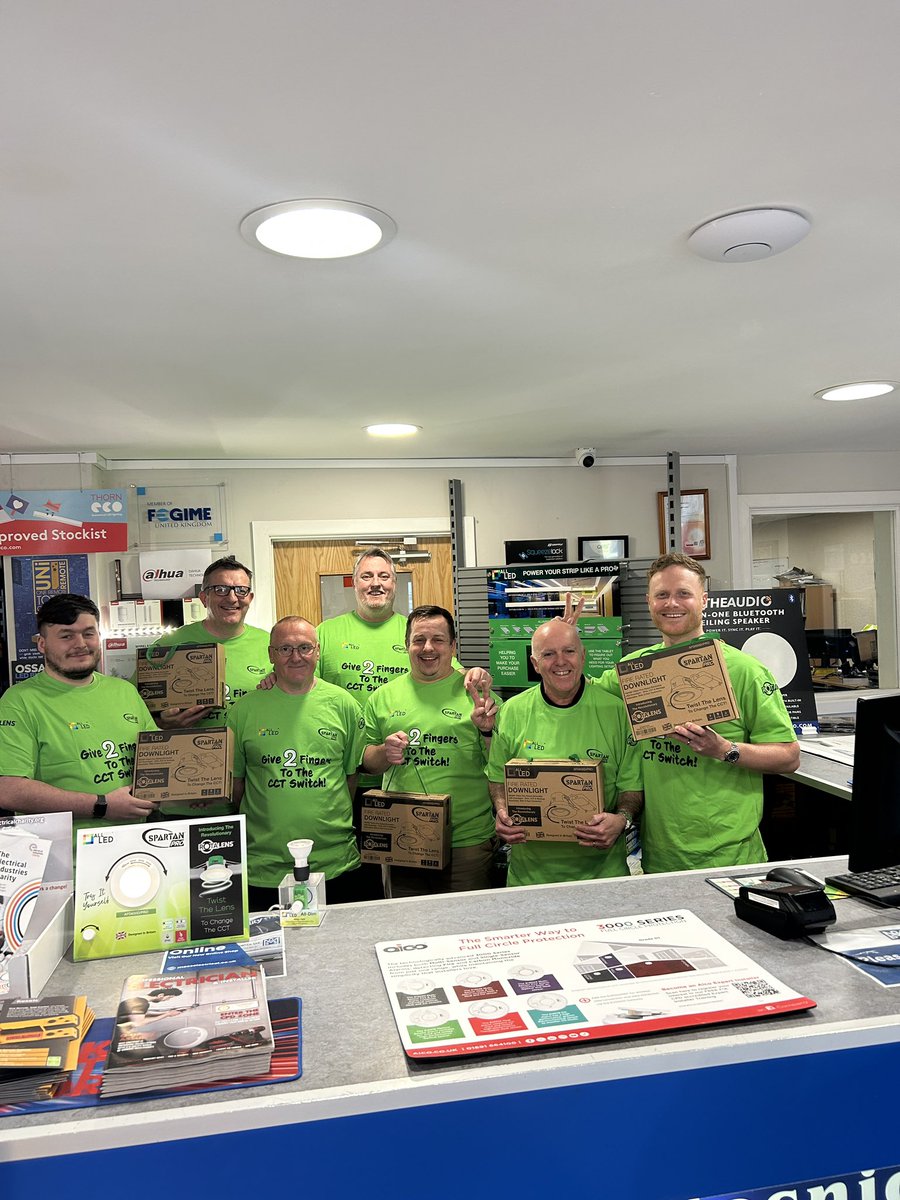 mosselecsw's tweet image. When the product’s this good… you’ve got to give it two fingers 😄👆👆

The team loving the new Spartan Pro Downlight by ALL LED Ltd and saying goodbye to the CCT switch for good.

Game changer.
#SpartanPro #LightingSolutions #Electricians