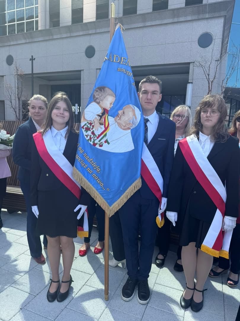 dokszta's tweet photo. W 86. rocznicę Zbrodni Katyńskiej – jednej z najtragiczniejszych kart w historii Polski – oddaliśmy hołd tysiącom polskich oficerów i przedstawicieli inteligencji, zamordowanych w 1940 roku przez NKWD. 
@InstytutIRJP @MEN_GOVPL @kultura_gov_pl @PLinNewYork https://t.co/y7urMw7spr