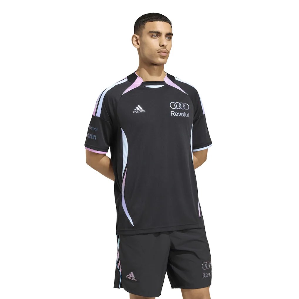 g4ryw4lker's tweet image. Those gradient three stripes 😮

Pink → lilac → ice blue on the Audi F1 x adidas Miami jersey… ridiculously nice.

Motorsport jerseys are continuing to enter football shirt territory 👀

#AudiF1 #adidas #FootballShirts #MiamiGP