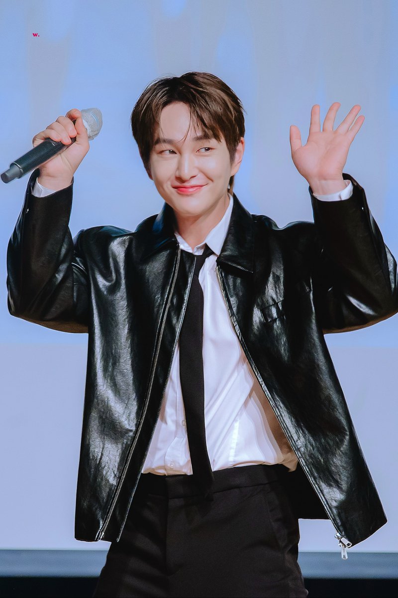 온유 #ONEW #オニュ@SHINee @ONEW_GRIFFIN