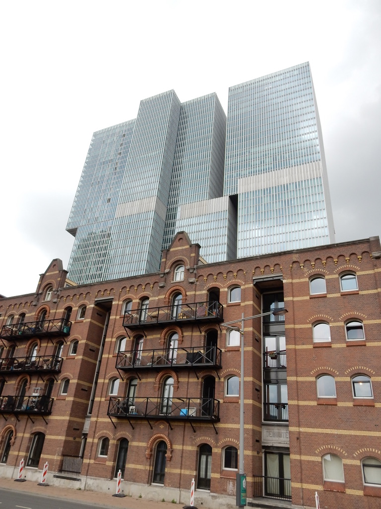 Nepnerd1's tweet image. Old warehouse in Rotterdam, with 38 stories of modern architecture behind it.