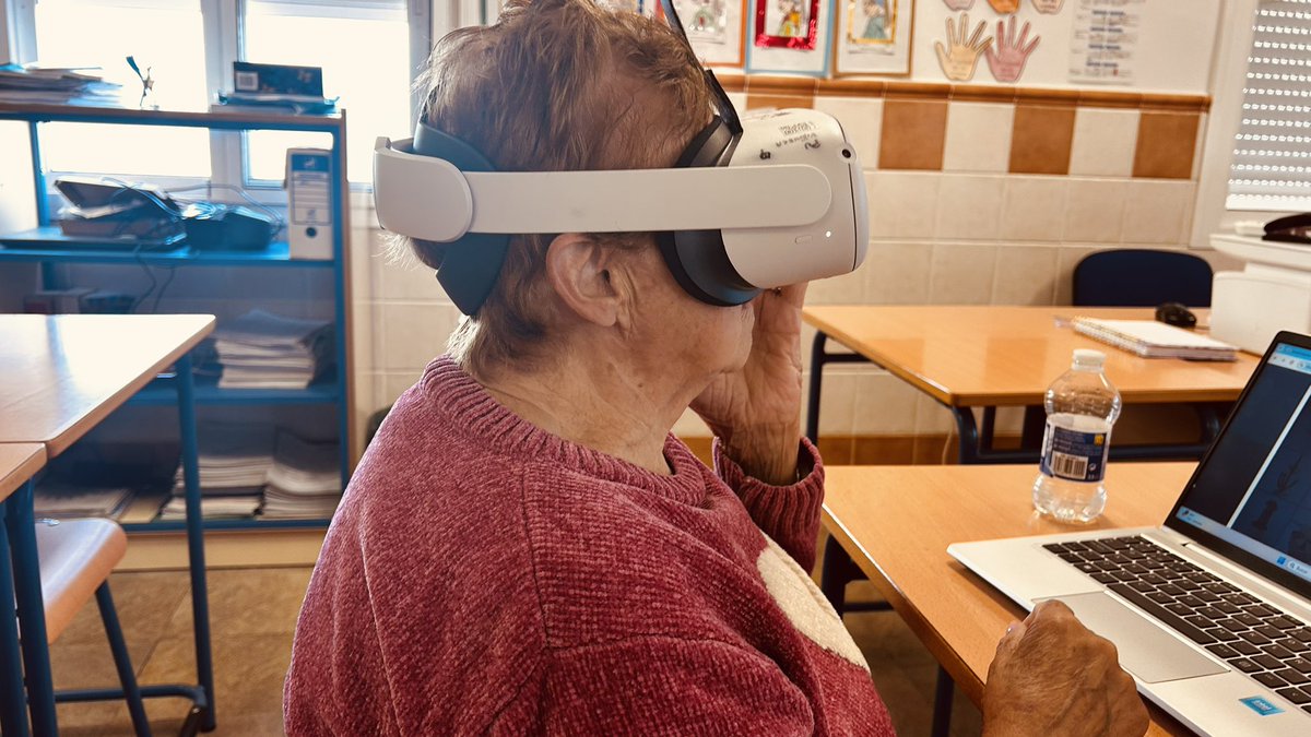 vuela_vinuela's tweet image. ¡Innovando en Los Romanes! 🚀 Sesión de estimulación cognitiva con gafas VR para nuestras mayores. Tecnología al servicio del bienestar y la memoria. 🧠👓 📸
#RealidadVirtual #Mayores #LosRomanes #SaludMental
@PuntosVuela @vuela_vinuela