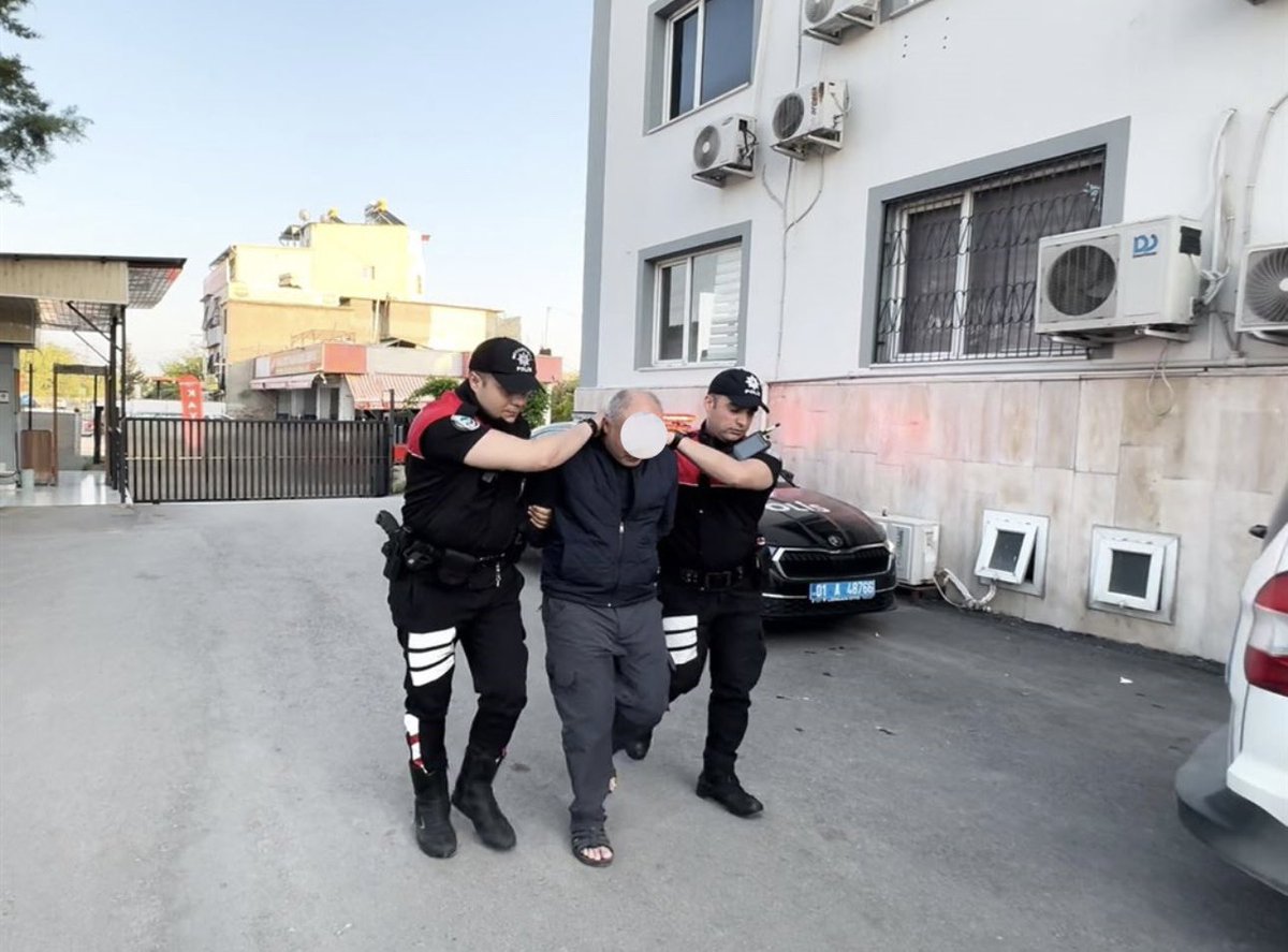 adanayerel01's tweet photo. Adana’da tavuklarını yediği iddiasıyla sokak köpeğine sopayla saldıran bekçi, o anların ortaya çıkmasının ardından gözaltına alındı. https://t.co/dgbwjrpuO5