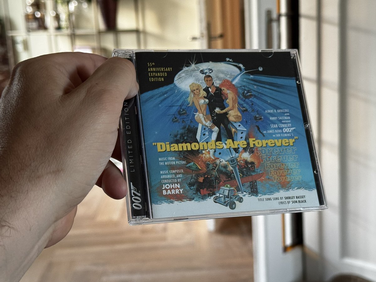 HesselHVisser's tweet image. This beauty has finally arrived! Thank you folks at @LaLaLandRecords! #jamesbond #diamondsareforever @007