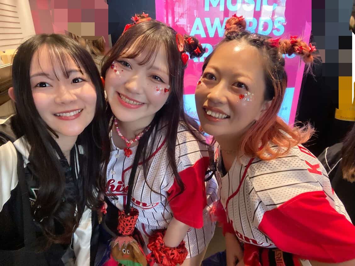 nnntk127's tweet photo. 4/25 いつぶりかわからないレベルで久々にみぽと連番❤️‍🔥サイン会並んでるときにヘアメしてくれた本当にありがとう😭😭😭😭夜も久々に飲めて楽しすぎた大好きすぎるズッ友だょ❗️ https://t.co/r59YRm8U0D