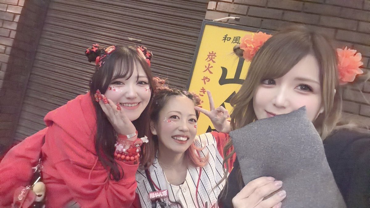 nnntk127's tweet photo. 4/25 いつぶりかわからないレベルで久々にみぽと連番❤️‍🔥サイン会並んでるときにヘアメしてくれた本当にありがとう😭😭😭😭夜も久々に飲めて楽しすぎた大好きすぎるズッ友だょ❗️ https://t.co/r59YRm8U0D