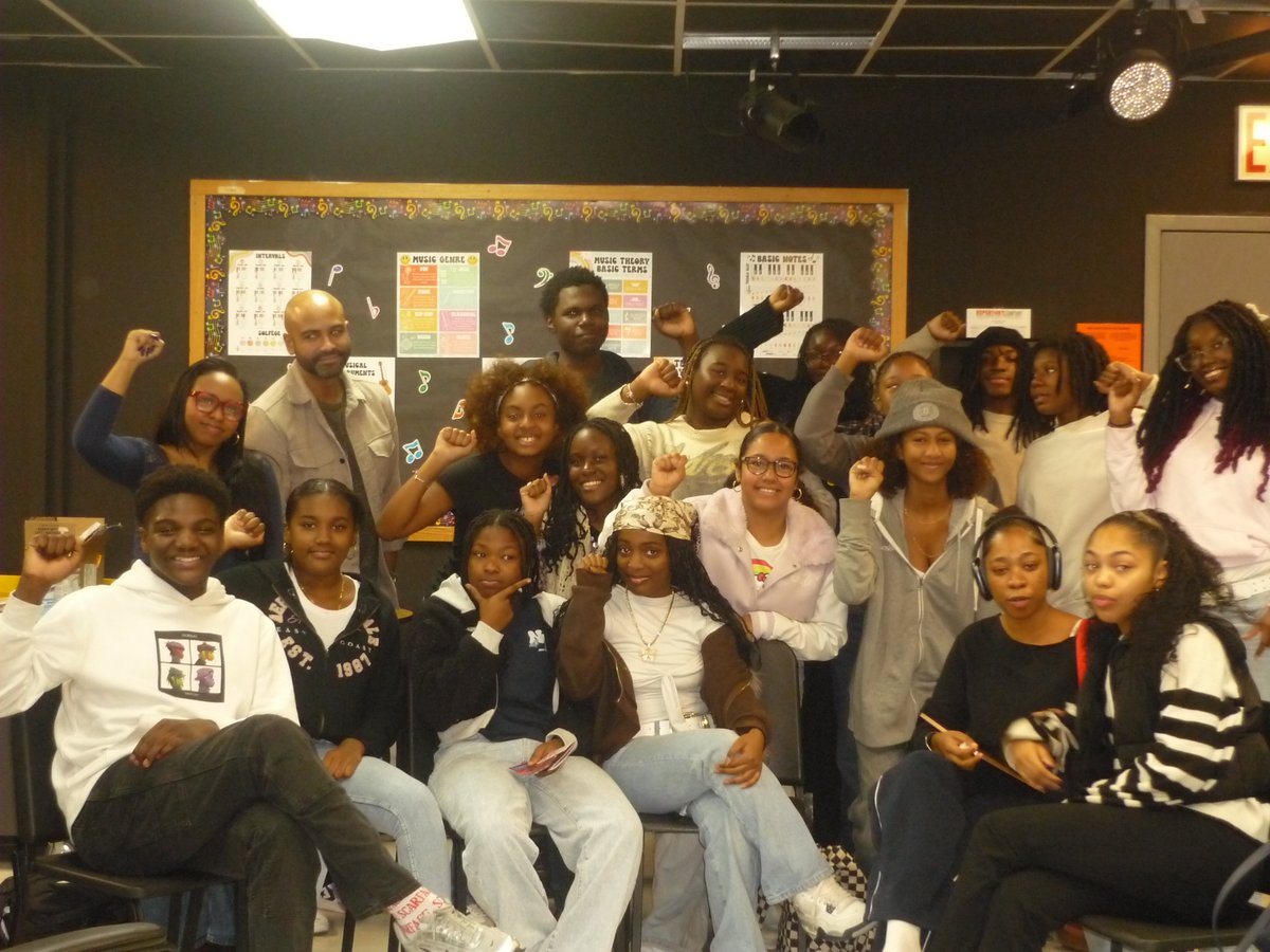 MsIHistory's tweet photo. Can you help our Black Student Union go to the National Museum of African American History and Culture in Washington, D.C.? A $5.00 donation would make a huge difference in reaching our goal!

https://t.co/6gJrdNlcdm 

#TuesdayVibes #ShamelessSelfpromoTuesday https://t.co/oyxRX1GVt5