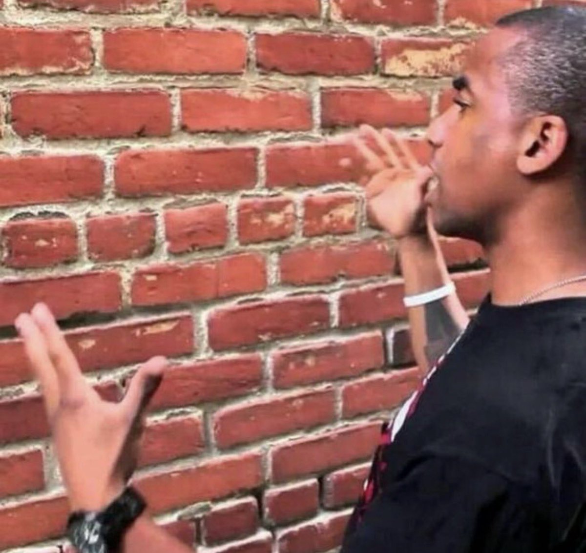 nunca sozinha, sempre com as vozes da minha cabeça