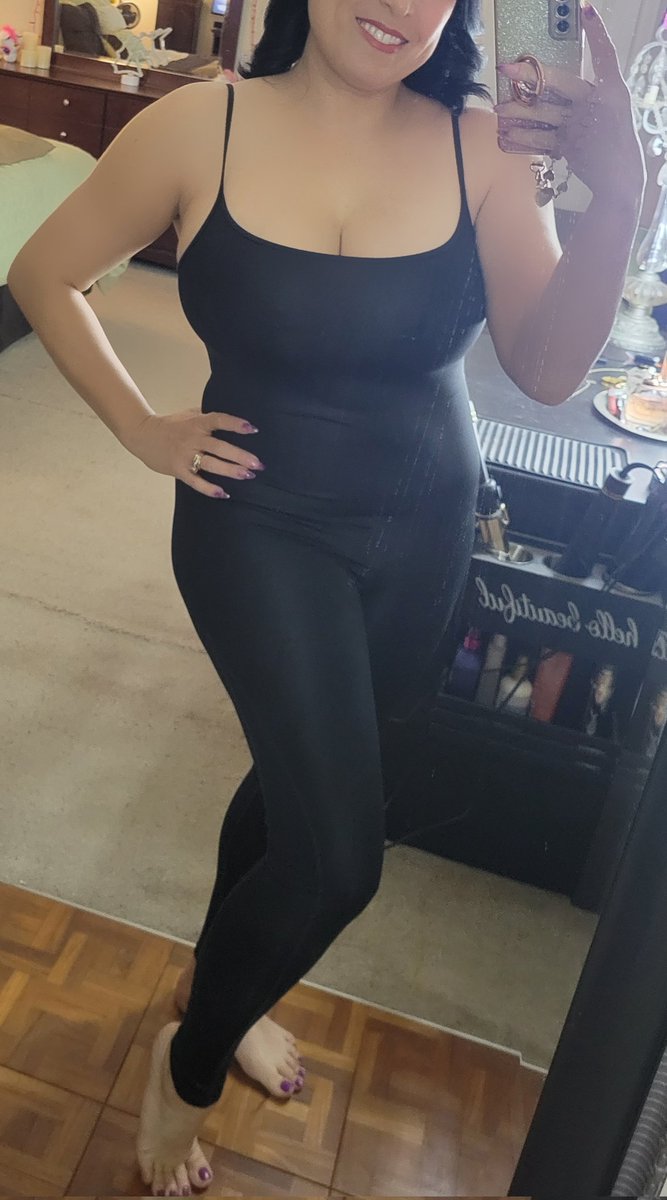 KittyThrills's tweet photo. Today’s outfit: the lightest thing I own… that’s still acceptable in public. I've got a check up today and I know they're going to check my weight. Doctor’s scale, be kind. 😅 https://t.co/3Dbye5nGVn