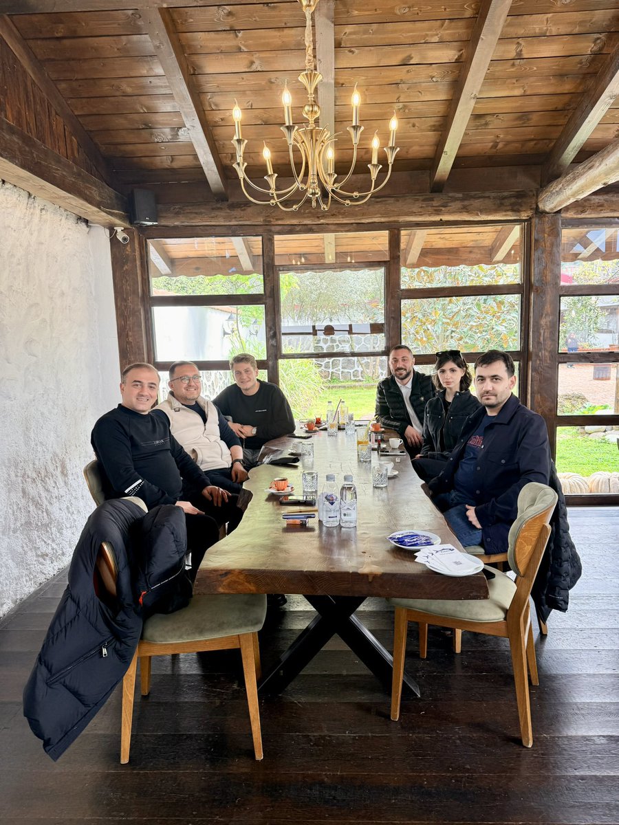 yavuzzselim's tweet photo. Albayrak Grubunun tasarruf finansman sektöründeki genç markası Albayrak Finans’a @erdemsanli35 ve @zeyatilgan çok yakıştı. 

Enerjileri, karakterleri ve mütevazilikleri ile ne kadar doğru bir iş yaptığımızı daha da iyi anladık.

Nice birlikte işlere… https://t.co/k7nhNO0ETj