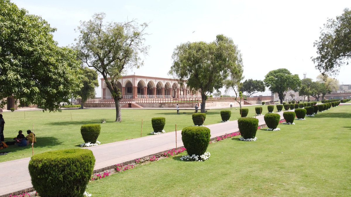 NaqshiHayyat's tweet photo. یہ جو #لاہور سے محبت ہے 
The timeless grandeur of Lahore Fort shines brighter than ever.

#LahoreFort

#BazmeNaz https://t.co/ThrSzXZwXK