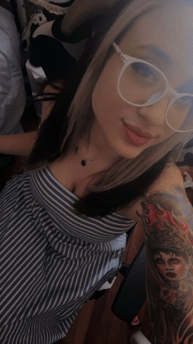 VannahMooo tweet media