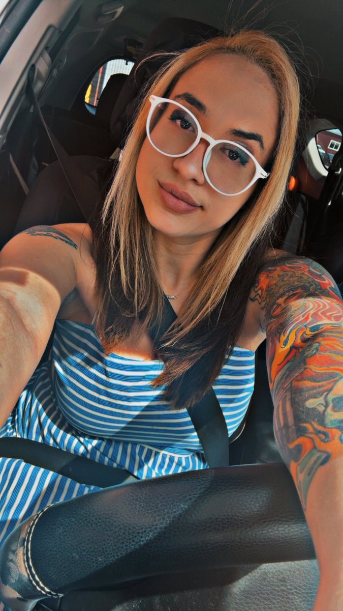 VannahMooo tweet media