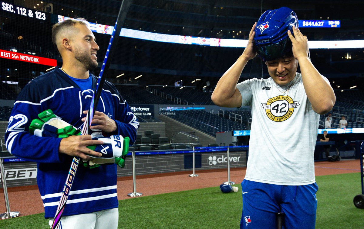 BlueJays's tweet photo. 和真とジョージ: ホッケー選手だ！🏒😎 https://t.co/HRuQp1QG1w