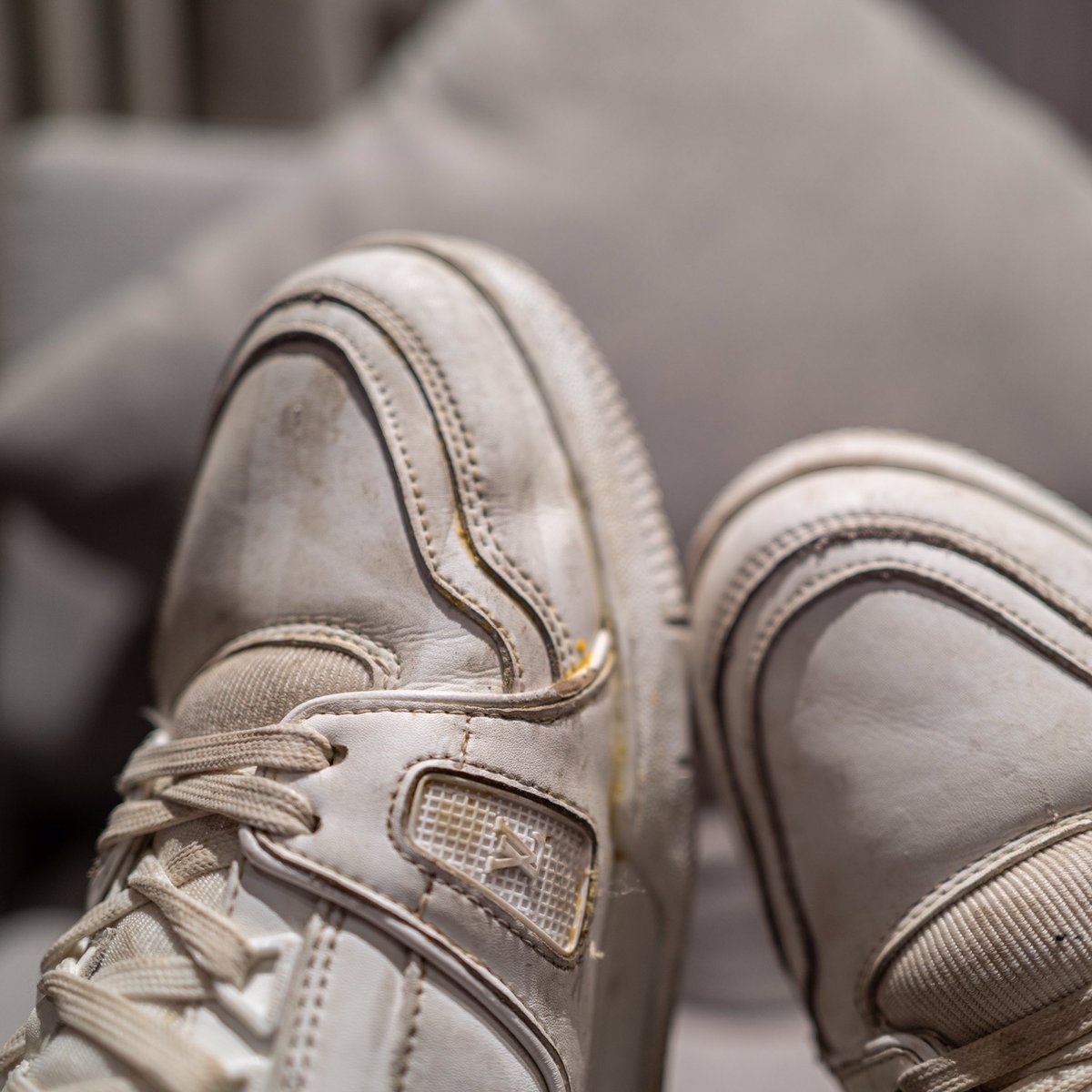 serenex_uk's tweet image. LV小白鞋的质量还是不错的哦～

被狠狠的碾压后痕迹也没有很重～

小伙伴们私信要的细节图一起发啦～

#LV #路易威登 #Trainer #小白鞋 #球鞋 #运动鞋 #棉袜 #白袜 #惩罚 #反差 #毁鞋 #玩鞋 #虐鞋 #白富美 #富家女 #羞辱 #羞耻 #WAM #Wet #Messy