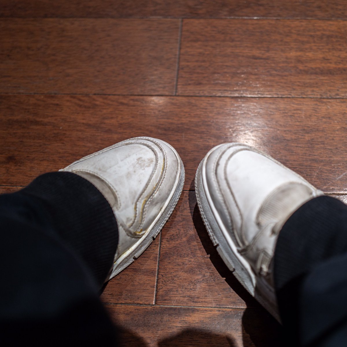 serenex_uk's tweet image. LV小白鞋的质量还是不错的哦～

被狠狠的碾压后痕迹也没有很重～

小伙伴们私信要的细节图一起发啦～

#LV #路易威登 #Trainer #小白鞋 #球鞋 #运动鞋 #棉袜 #白袜 #惩罚 #反差 #毁鞋 #玩鞋 #虐鞋 #白富美 #富家女 #羞辱 #羞耻 #WAM #Wet #Messy