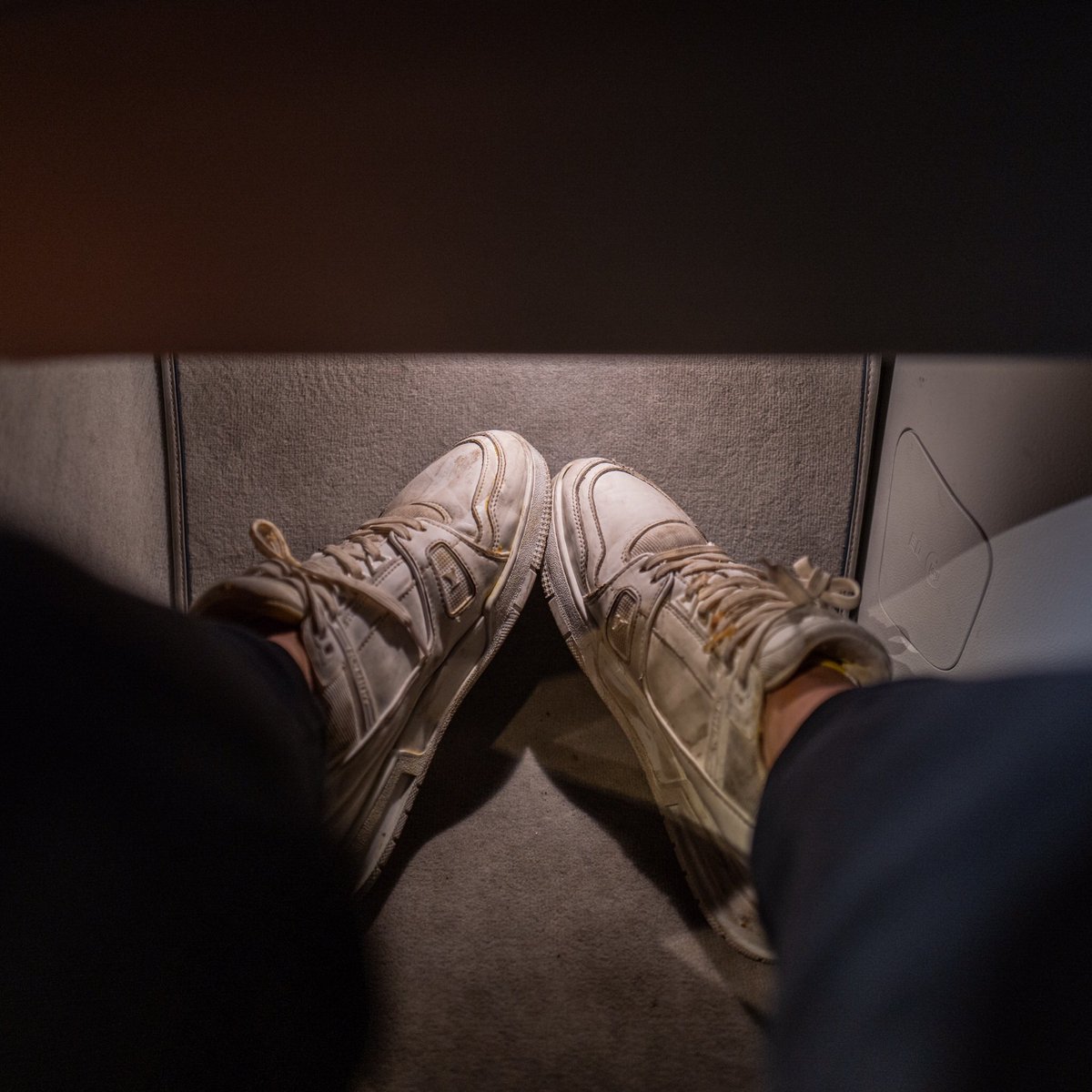 serenex_uk's tweet image. LV小白鞋的质量还是不错的哦～

被狠狠的碾压后痕迹也没有很重～

小伙伴们私信要的细节图一起发啦～

#LV #路易威登 #Trainer #小白鞋 #球鞋 #运动鞋 #棉袜 #白袜 #惩罚 #反差 #毁鞋 #玩鞋 #虐鞋 #白富美 #富家女 #羞辱 #羞耻 #WAM #Wet #Messy