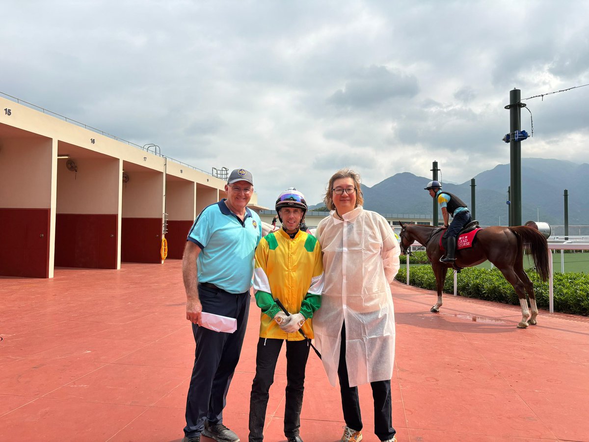 GaryLing12's tweet photo. Bustling City is getting a step closer returning to the races and thanks to @brentonavdulla partning him in the past two trials. Look forward to seeing this little horse in action again soon.

#HKracing
#LoveRacing https://t.co/WUA62XcTRV