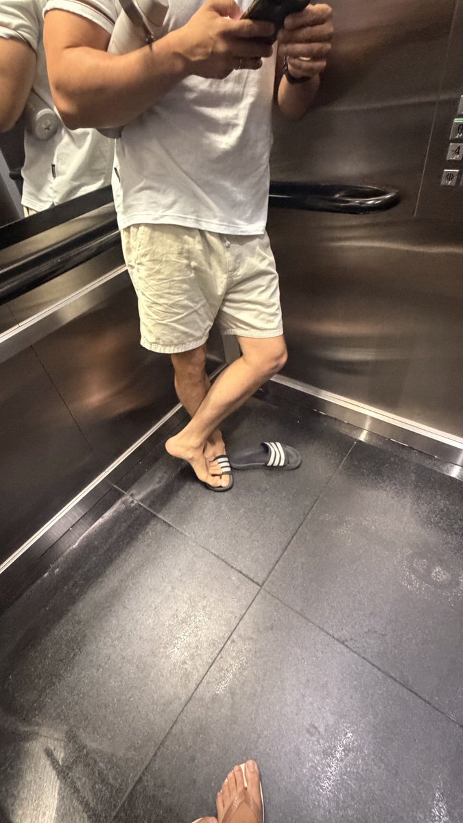 OFlagras's tweet photo. Um tesão de hétero casado com esses pés lindos!! https://t.co/2mpln7Ik4q