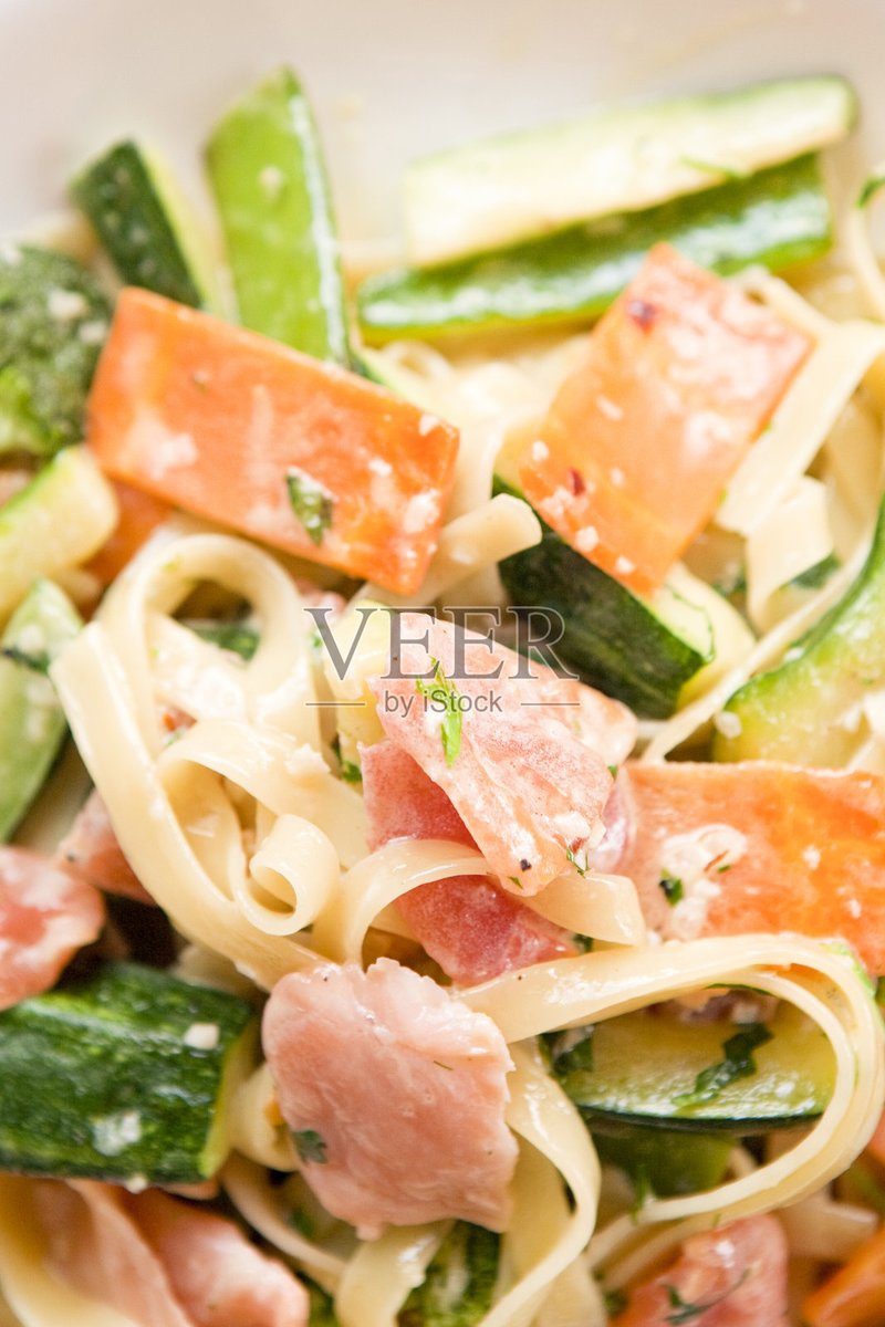 Issam_Dje86's tweet image. "30-min Creamy Tomato Pasta   Sauté garlic + cherry tomatoes → splash cream + pasta water → toss with al dente pasta!  Garnish with basil u0026 parmesan. Quick, cozy, chef’s kiss   #HomemadePasta #EasyRecipes"