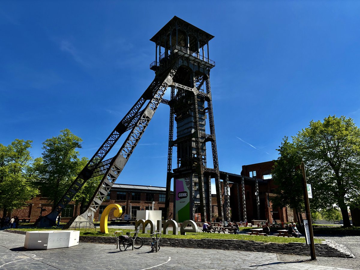 rwilkowski1's tweet photo. 📍Genk, Belgium ⚒️

The Winterslag and Waterschei coal mines closed in the late 1980s, but their legacy lives on. ⚽️ https://t.co/pWLAaREdA7