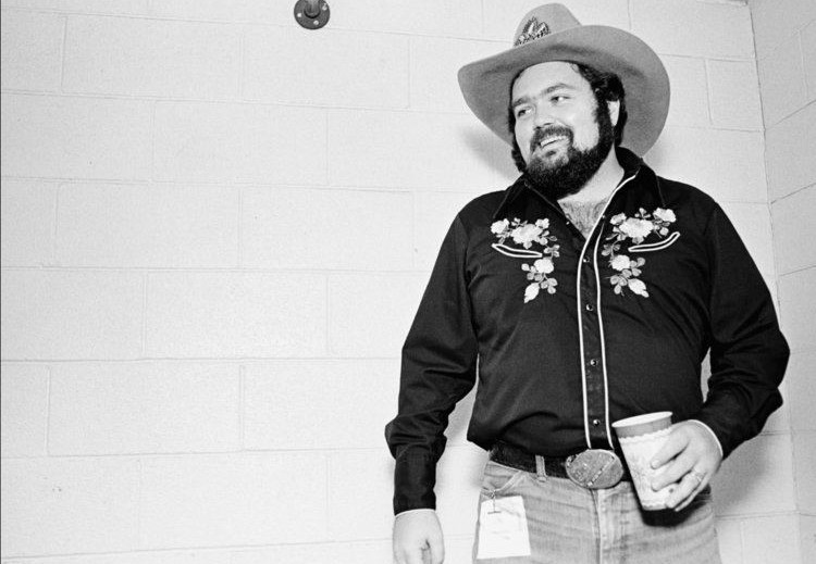 MusicBeat5's tweet image. Apr. 28, 1988 #singersongwriter, B.W. Stevenson died following heart valve surgery after developing a staph infection. He is best known for the song, 'My Maria'. #Music #RIP 
youtu.be/ewyu4dIVj-8?si…
