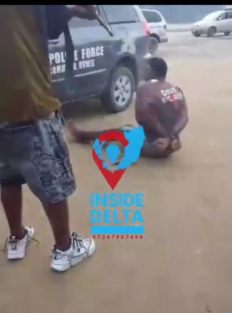 JesusOverNaija's tweet photo. Here's the video of the Nigerian police SARS officers seen shooting a suspect in brutal execution style in Delta State.

Armed animals suspected to be policemen from the Nigerian police force in Delta State tied up a man in broad daylight and shot him to death.

No prosecution. No court trial. Just jungle justice by Nigerian police.

WILD ANIMALS. 😡🤬😠😡