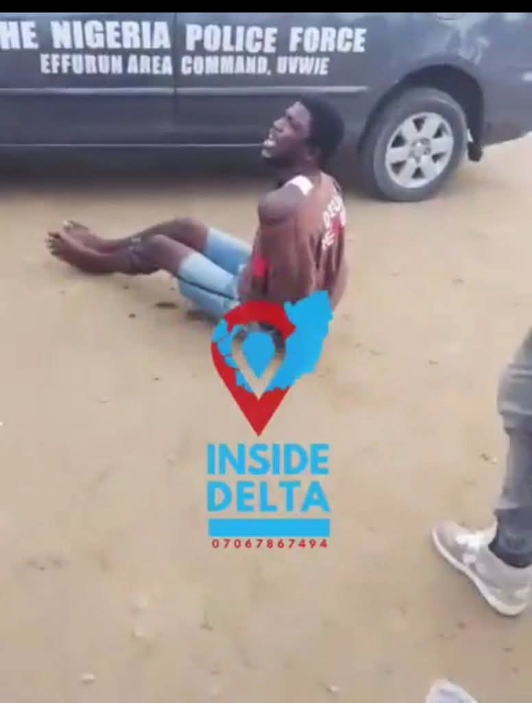 JesusOverNaija's tweet photo. Here's the video of the Nigerian police SARS officers seen shooting a suspect in brutal execution style in Delta State.

Armed animals suspected to be policemen from the Nigerian police force in Delta State tied up a man in broad daylight and shot him to death.

No prosecution. No court trial. Just jungle justice by Nigerian police.

WILD ANIMALS. 😡🤬😠😡