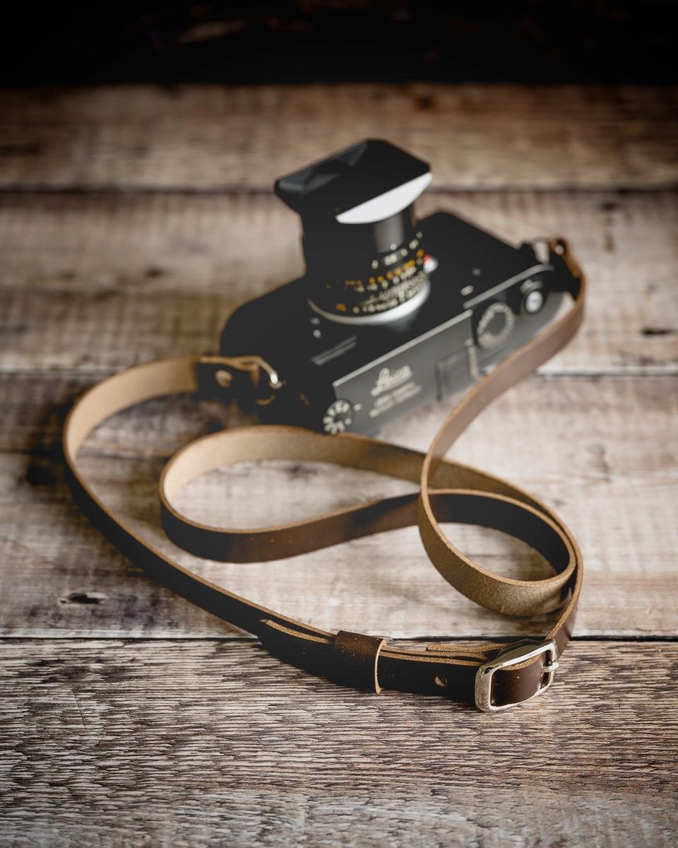 595strapco's tweet image. Luxury meets function.  The classic Horween Chromexcel leather strap — built for photographers who care about every detail.

#Leicam #Photography #CameraGear

buff.ly/BkPnNZq