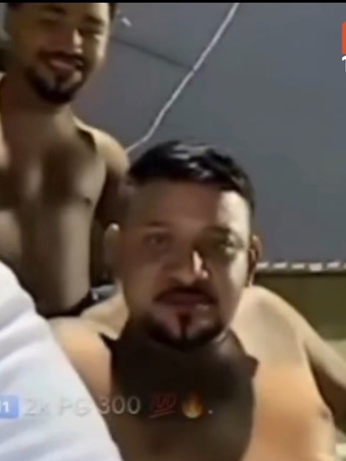 Ignacio43468415's tweet image. ¡HAGAMOS FAMOSO!!

Este delincuente amenaza en directo con un #FUSiL militar. 

Atender @PoliciaEcuador @FiscaliaEcuador 
👇👇👇