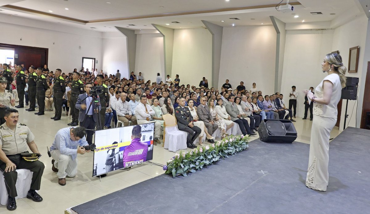 #RendiciónDeCuentas2025| En cumplimiento al Art. 100 de la Constitución y la Ley Orgánica de Participación Ciudadana, la gobernadora de #Loja, <a href="/AlexandraMJaraM/">Alexandra Jara</a>, informa a la ciudadanía los hitos alcanzados en el periodo 2025.🧵