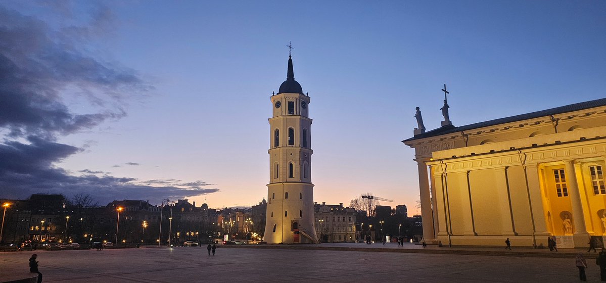 thearmi's tweet image. 3 apmeklējumi 3 mēnešos un es reāli domāju, vai būtu iespējams pārvākties. Ja pirms gadiem 15 juti, ka atbrauci uz Baltijas miskasti, tagad jūti, ka atbrauci no Baltijas miskastes.