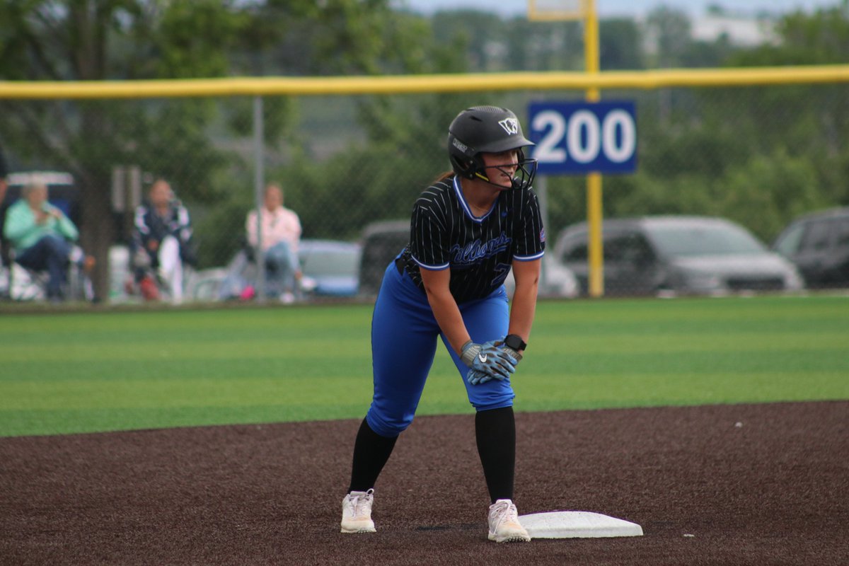 WBUSoftball's tweet photo. Round one winner for the Birds 🦅🔥
See you tomorrow 👀
#LetEm #FIGHT #TheRightWayToPlay https://t.co/hpSq47lULH