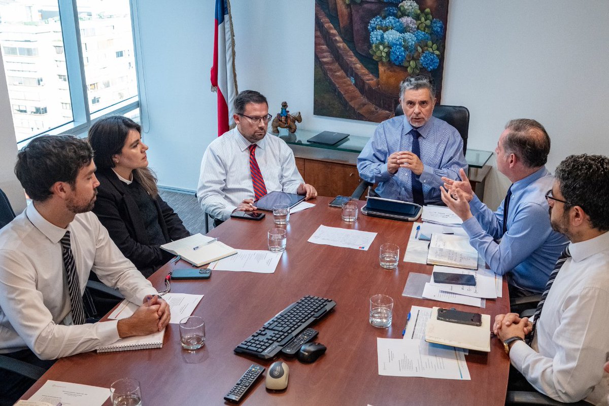 GeneradorasCL's tweet photo. ⚡ Un sistema más sofisticado exige mejor coordinación

Nos reunimos con el subsecretario Hugo Briones para abordar seguridad, regulación y desafíos clave para un sistema eléctrico más seguro y moderno. https://t.co/bA4qxKzbi8