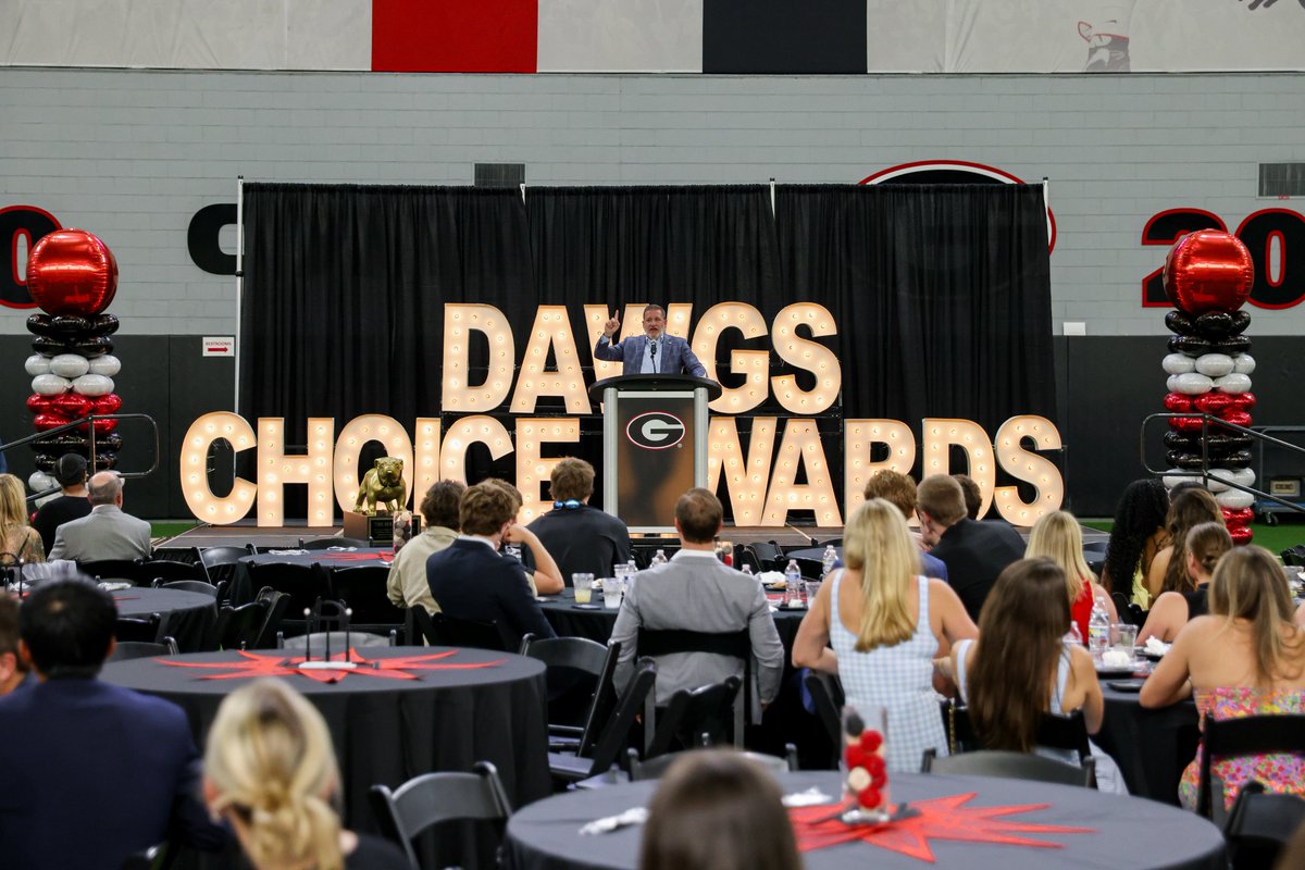 UGAVolleyball's tweet image. 📸 showed up red carpet ready for last night's Dawgs Choice Awards 

#GROW | #GoDawgs