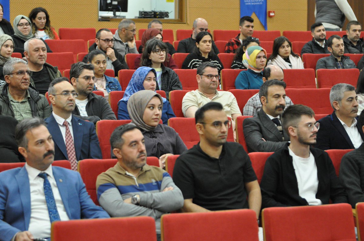 PDB_BARU's tweet photo. Suyun her damlasının değerli olduğu günümüzde, kaynaklarımızı bilinçli ve sürdürülebilir şekilde kullanmanın önemi bir kez daha vurgulandı.

Üniversitemizde gerçekleştirilen Su Verimliliği Eğitim Programı, Mühendislik, Mimarlık ve Tasarım Fakültesinde görev yapan Dr. Öğr. Üyesi Recep Önder Sürmeli’nin değerli katkılarıyla başarıyla tamamlandı.

Eğitimde, su kaynaklarının korunması, verimli kullanım yöntemleri ve sürdürülebilirlik bilincinin artırılmasına yönelik önemli bilgiler paylaşıldı.

Katkılarından dolayı hocamıza teşekkür ediyoruz.