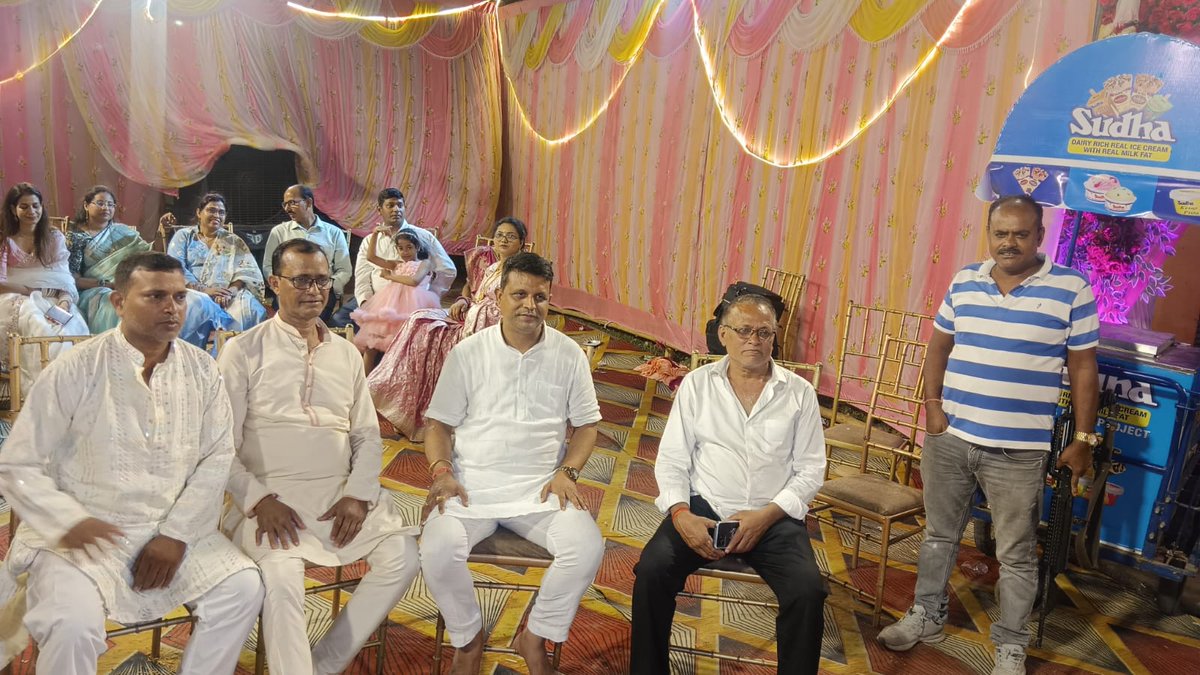 Shishir4Patna's tweet image. ईश्वर से प्रार्थना है कि उनका नया आशियाना सुख, शांति, समृद्धि एवं सकारात्मक ऊर्जा से सदैव परिपूर्ण रहे तथा परिवार में खुशहाली बनी रहे। 

#GrihaPravesh #NewHome #Blessings