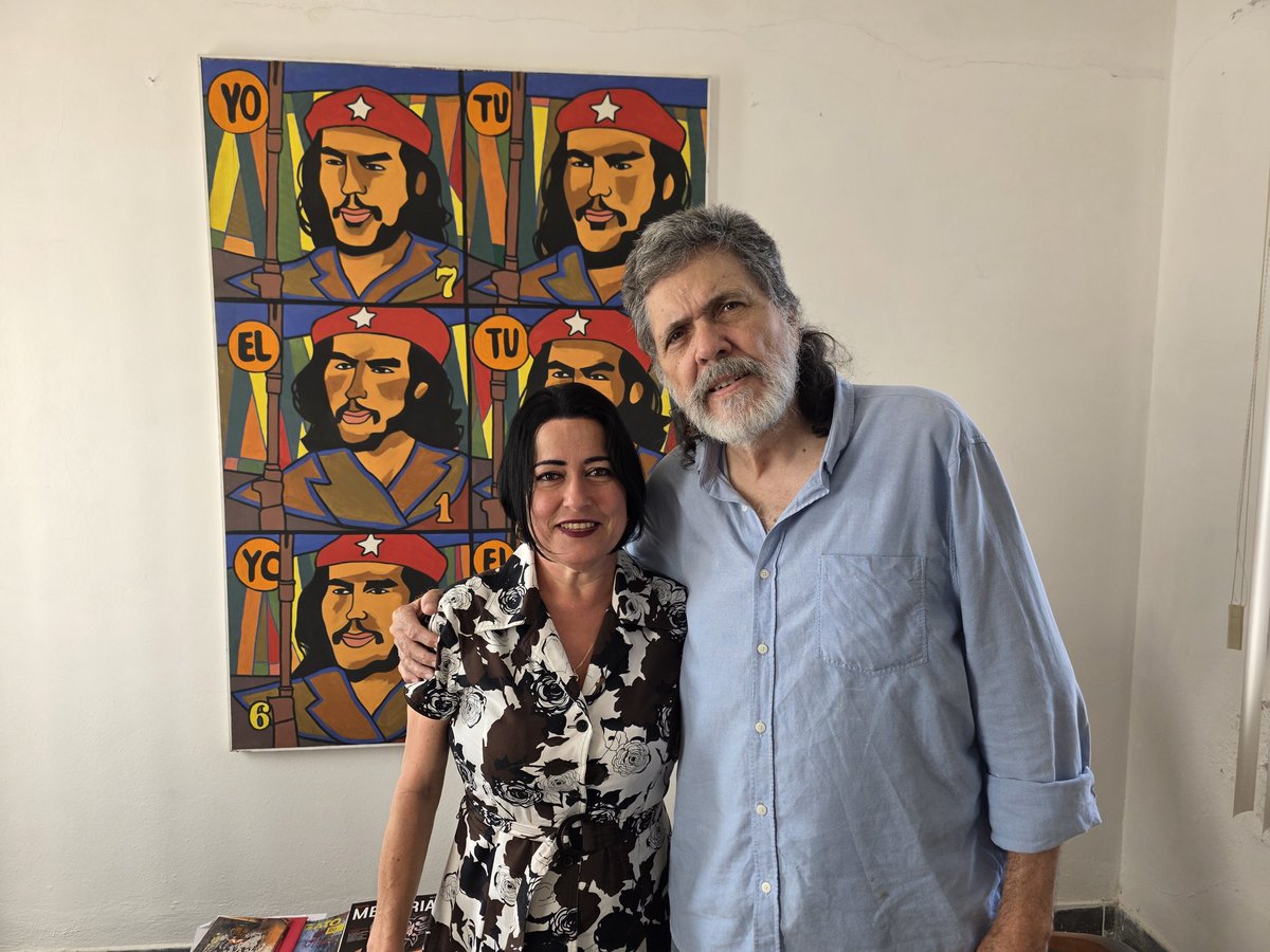 Recibí en la <a href="/CasAmericas/">Casa de las Américas</a> a mi querida Katia, Secretaria General del SNTC. Habĺamos d la respuesta q ha venido dando nstro pueblo al Imperio y al fascismo miamense firmando x Cuba, x Fidel, y la q dará este 1ero d Mayo, en defensa d la Patria. Venceremos!!!
#LaPatriaSeDefiende