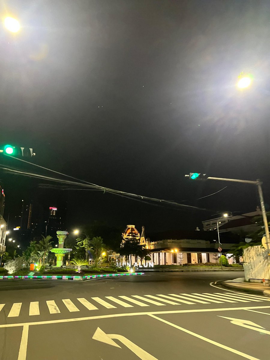 Ormnd_'s tweet image. Night Ride? #Surabaya