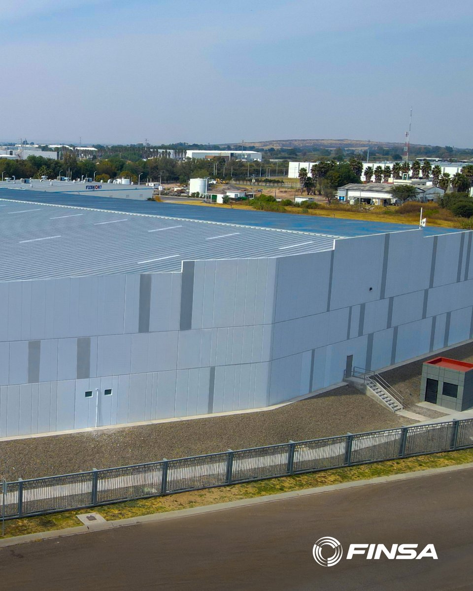 FinsaIntl's tweet photo. #Guanajuato funciona como polo industrial del Bajío por su talento, conectividad y especialización manufacturera. En #FINSA Castro del Río, una nave de 6,245 m²  y certificación LEED ofrece una oportunidad estratégica para crecer en una región clave. 🔗 https://t.co/PinqB5lhDz https://t.co/88GzBbFBeI