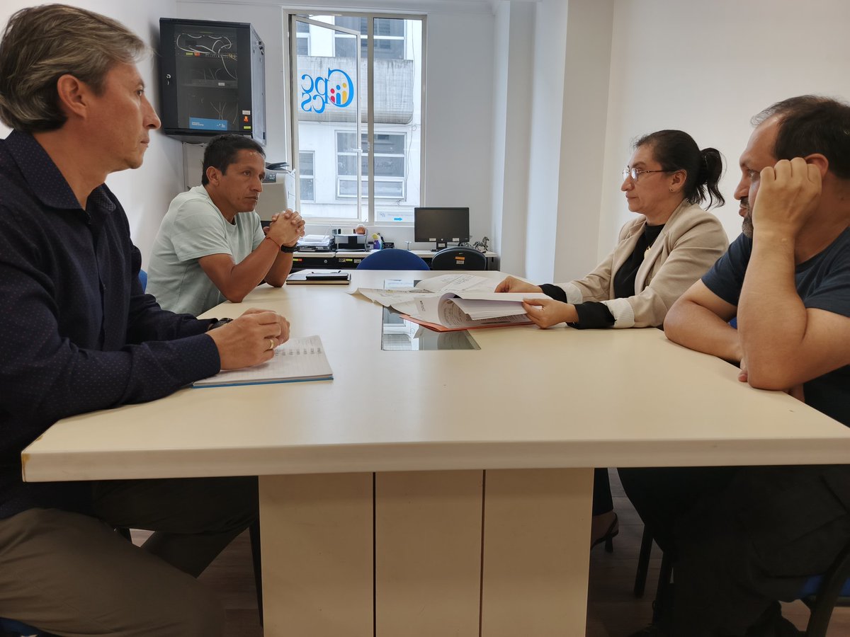 Cpccs_Loja's tweet photo. 🔵 Ejecución del proyecto de iluminación del Estadio Reina del Cisne.

✔ @MunicipioDeLoja traslada proyecto a FEDELOJA para presentación a @eerssaoficial
✔ Federación Deportiva liderará su ejecución
✔ Se activa seguimiento interinstitucional

💡 Participación ciudadana activa https://t.co/hNcbT1x0Gn