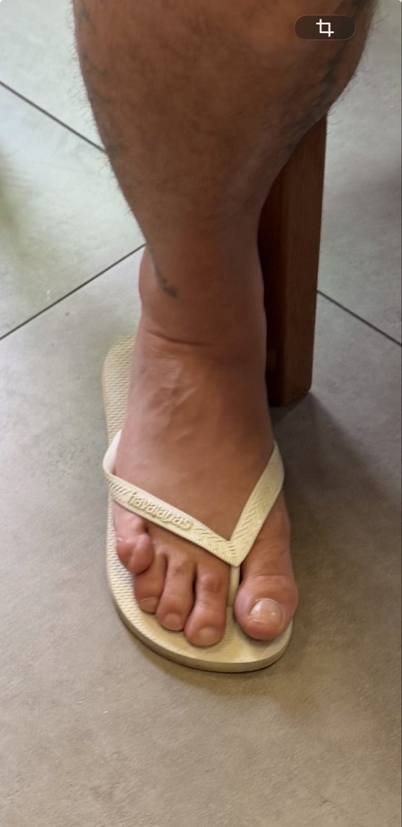 OFlagras's tweet photo. Era um urso tesudo e todo tatuado. https://t.co/q4eztgmjfh