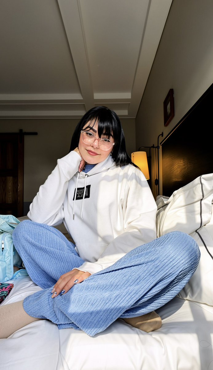 女 | Baeleeena tweet media