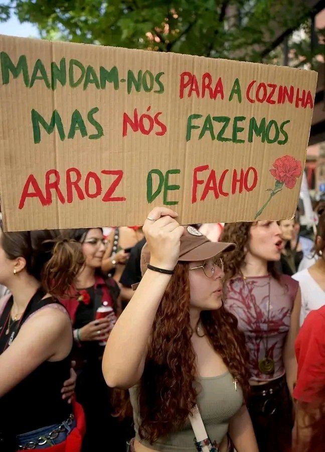 CedroPBrazao's tweet photo. O 25 de Abril nas ruas! https://t.co/aa6ABp89Hl