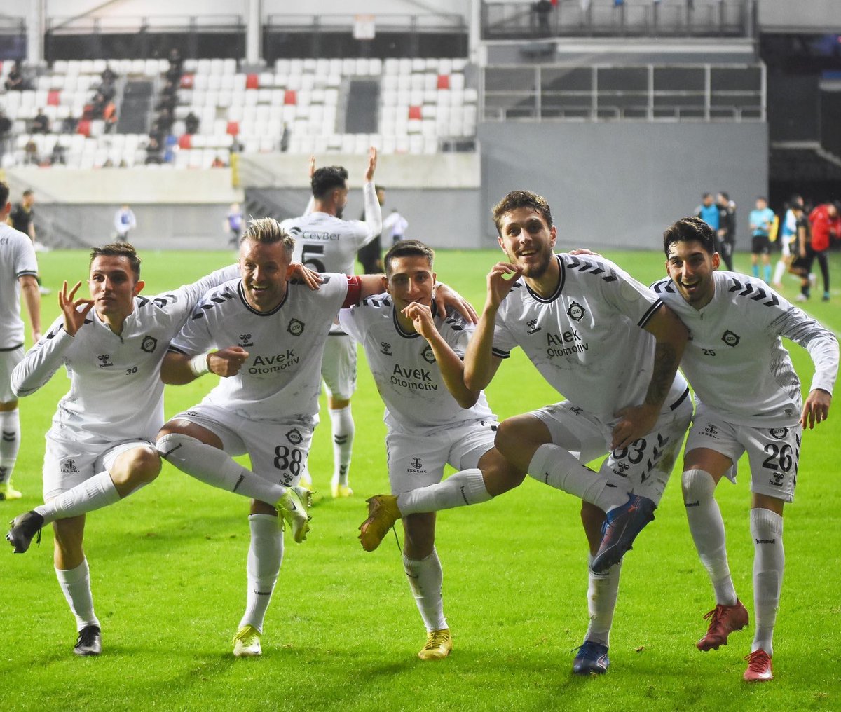 Grande Altay tweet media